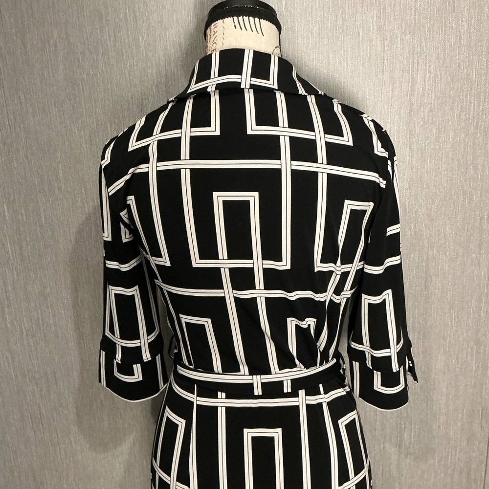 White House Black Market Chic Black and White Geometric Dress Size 2 - Picture 9 of 12